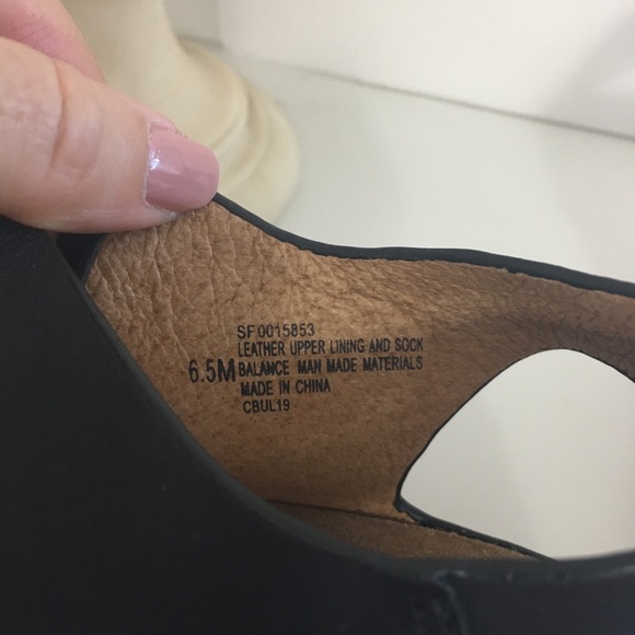 Sofft Bali Embossed Snake Pattern Sandal - Picture 10 of 10